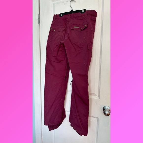 Roxy Ski / Snowboard Suit. Lots of pockets!! Freshly laundered. EUC!! S/F home - Picture 8 of 10